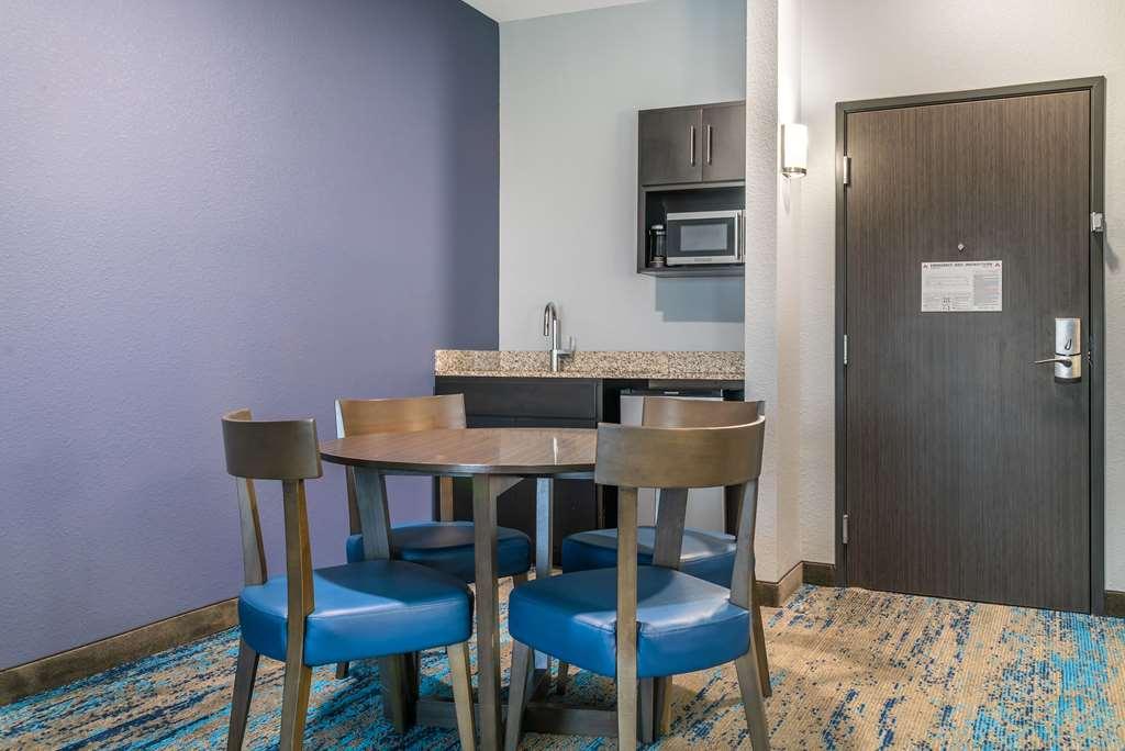 Comfort Inn & Suites 에이드리언 객실 사진